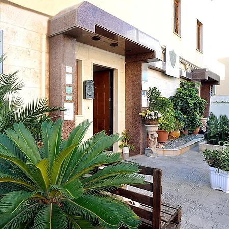 Gianluis Bed & Breakfast 4*