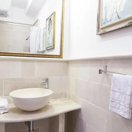 Gianluis Bed & Breakfast 4*