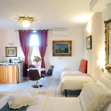 Bed and breakfast Gianluis 4*