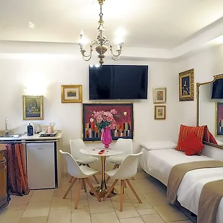 Gianluis Bed & Breakfast 4*