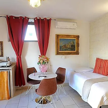 Bed & Breakfast Gianluis 4*